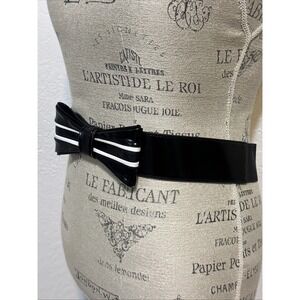 White House Black Market Black Patent Bow Belt Size M Retro Cinch Stretch Waist